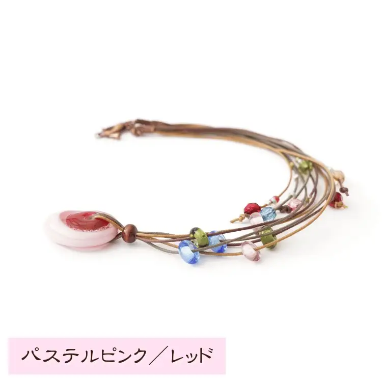 陰陽守りのまが玉フリンジ付ネックレス [御守符付](パステルピンク/レッド)【道の駅むなかた】_HA1812-4C 陰陽 まが玉 勾玉 ネックレス アクセサリー 福岡県宗像市 宗像市 福岡 宗像