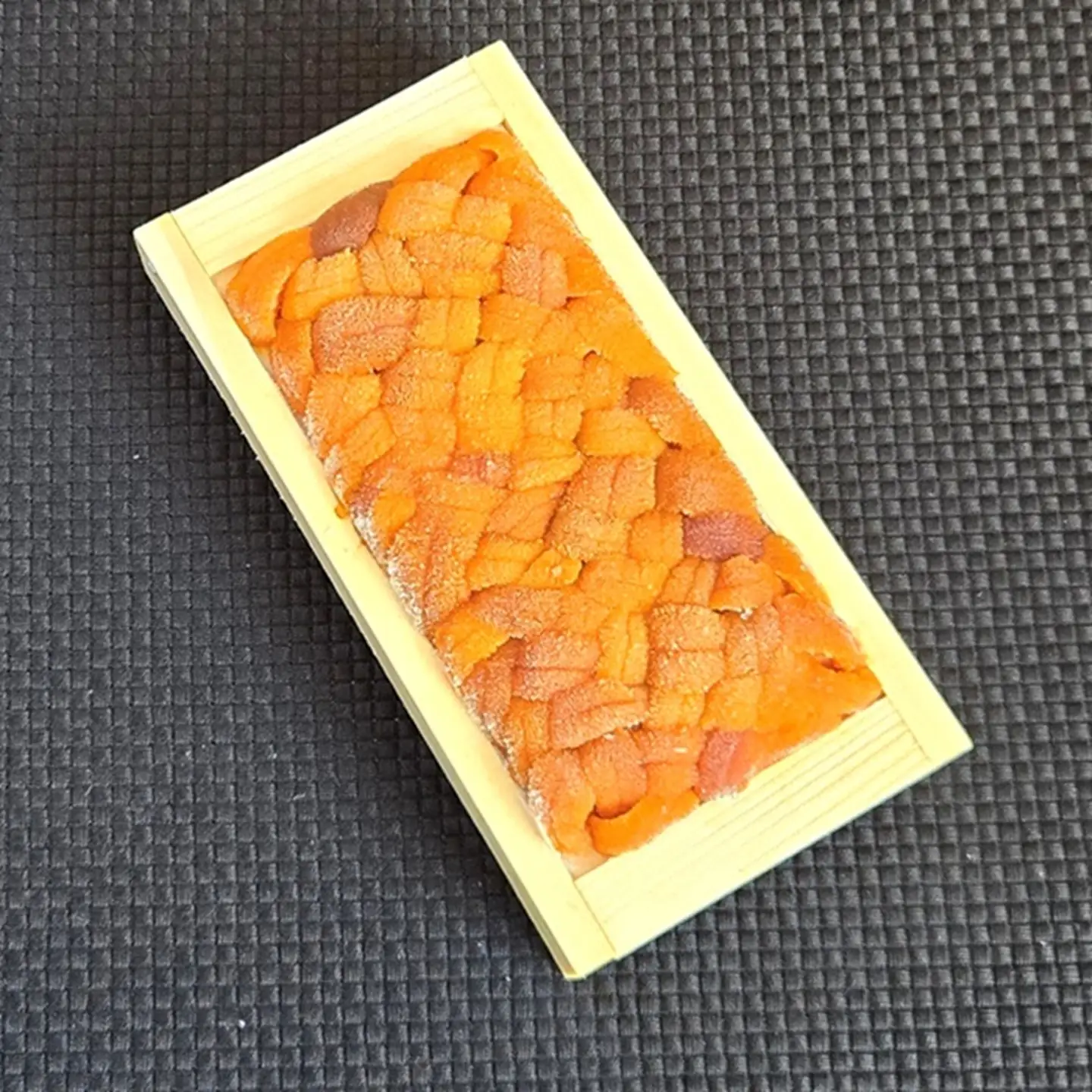 冷凍エゾバフンウニ約100g×1折(赤系)・お刺身サーモン300g～500g(1～3本)[11月上旬以降発送] C-71031
