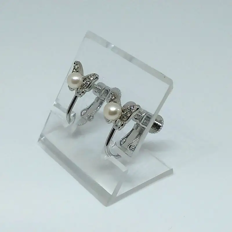 2203 真珠イヤリング・バタフライ（淡水本真珠・ボタン） 贈り物 かわいい アクセサリー カジュアル オシャレ クリスマスプレゼント 蝶々