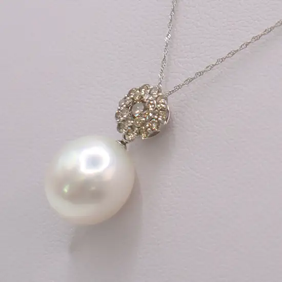 2215　Pt950　南洋白蝶真珠12.2㎜　ダイヤモンド0.40ct 　ペンダントネックレス