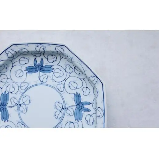 『まるふくオリジナル』有田焼 染付花唐草 21cm 高台皿【まるふく】食器 うつわ 器 和食器 手描き 大皿 プレート 有田町 A35-714