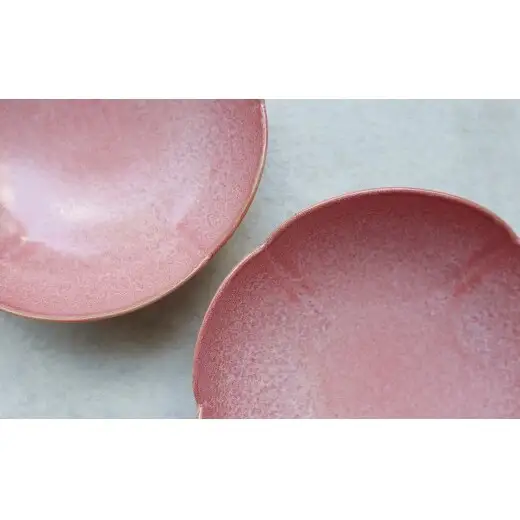 『まるふくオリジナル』有田焼 花形の小鉢（桃色）2個 セット【まるふく】食器 うつわ 器 かわいい ピンク ももいろ うつわ ひなまつり 桃の節句 お祝い A14-185