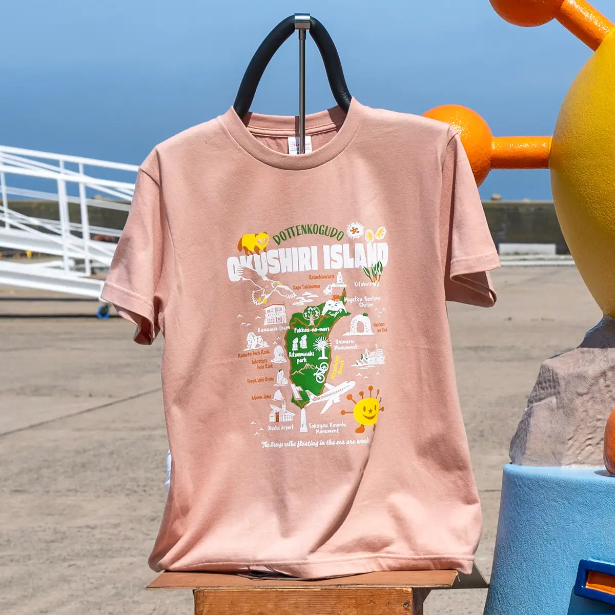 うにまるTシャツ (奥尻MAPデザイン) ピンク Mサイズ  奥尻島 ゆるキャラ ご当地 マスコット キャラクター うにまる メンズ レディース ユニセックス ご当地T キャラT Tシャツ 観光マップ マップ プリント スーベニア 半袖 | 北海道 奥尻町 送料無料