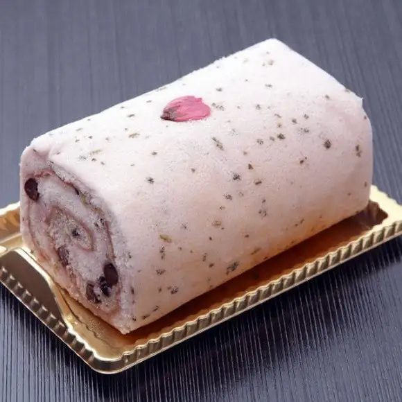 梅月園 米粉さくらロールケーキ 2本入