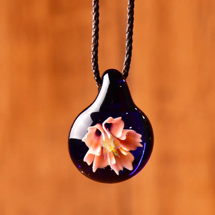 ガラスの桜ペンダント　　 ネックレス ペンダント アクセサリー 硝子 ガラス細工 桜 サクラ さくら ガラス工芸 耐熱性ガラス プレゼント ギフト 手作り ボロシリケイト オリジナル 静岡 伊豆 松崎