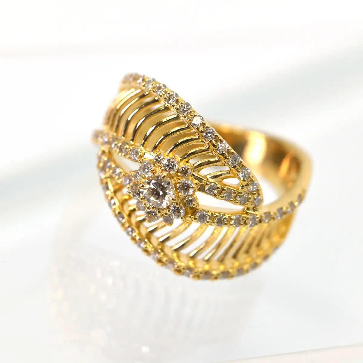 K18ダイヤルミナフェザーリング0.57ct　R240 260-018