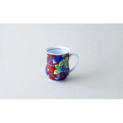 有田焼 染錦ぶどう（赤）マグカップ【大慶】食器 器 うつわ マグカップ 赤 手描き 手仕事 伝統工芸 ギフト プレゼント A28-25