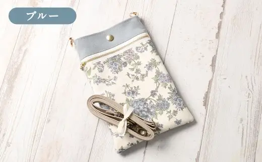【 ブルー 】 リバティタナローン使用 スマホポーチ オシャレ デザイン ファッション 収納 ポーチ 小物 小物入れ 雑貨