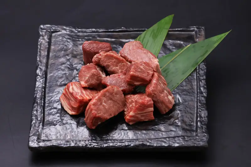 【30営業日以内配送】幸生牛 ヒレサイコロステーキ 500g（250g×2） ステーキ 焼肉 焼き肉 肉 牛肉 希少 山形 《幸せを運ぶ牛》　031-D-YL040