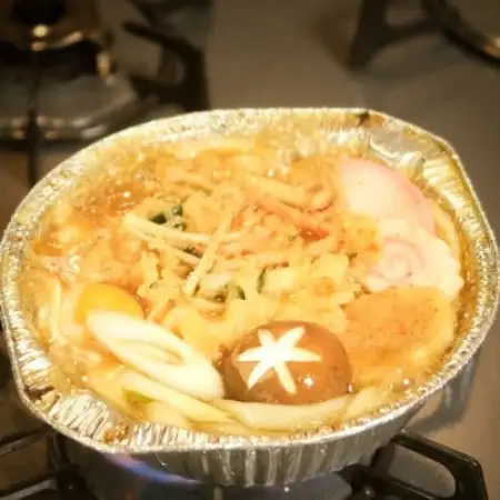 【小笠原製麺所】心も体も温まる!本格 なべ焼きうどん 3人前(特製つゆ・具材付)【配送不可地域：離島・沖縄県・九州】【1758288】