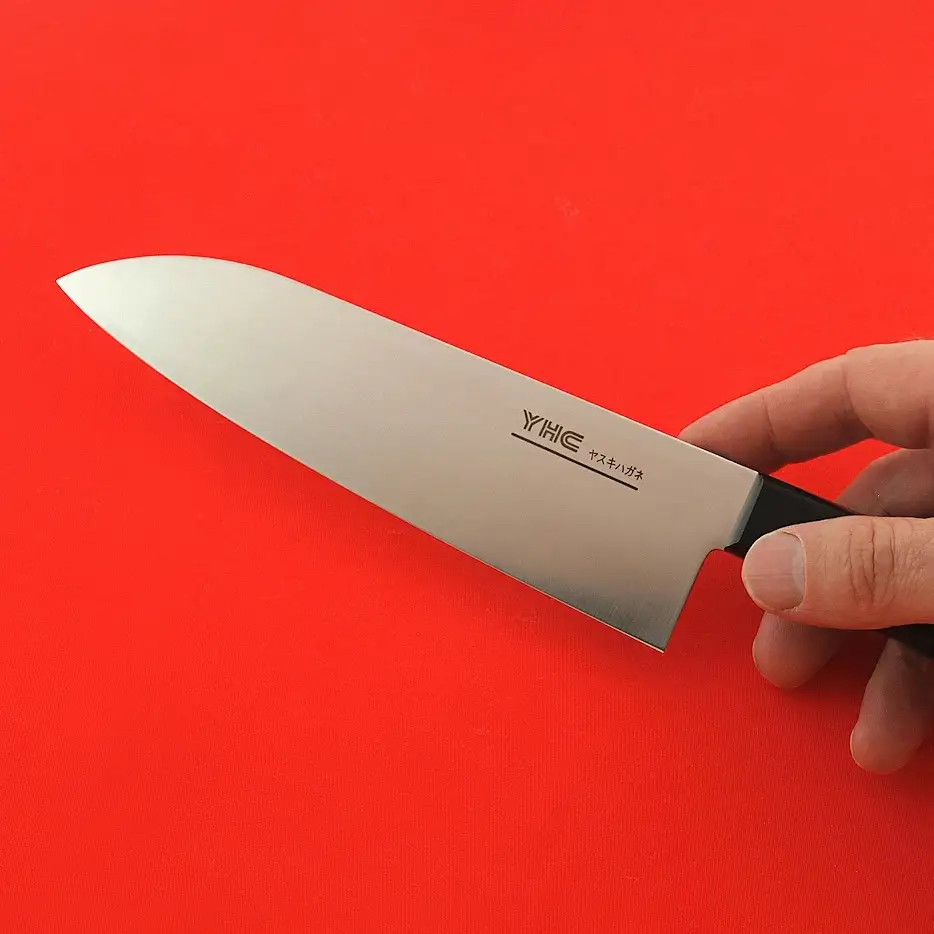 ヤスキハガネ製 三徳包丁（刃渡り18cm）【ヤスキハガネ 包丁 18cm 切れ味抜群 おしゃれ 高級 万能 錆びにくい 鋼 全鋼 キッチン用品 台所用品 料理 島根県 安来市】 【27-MM-04】