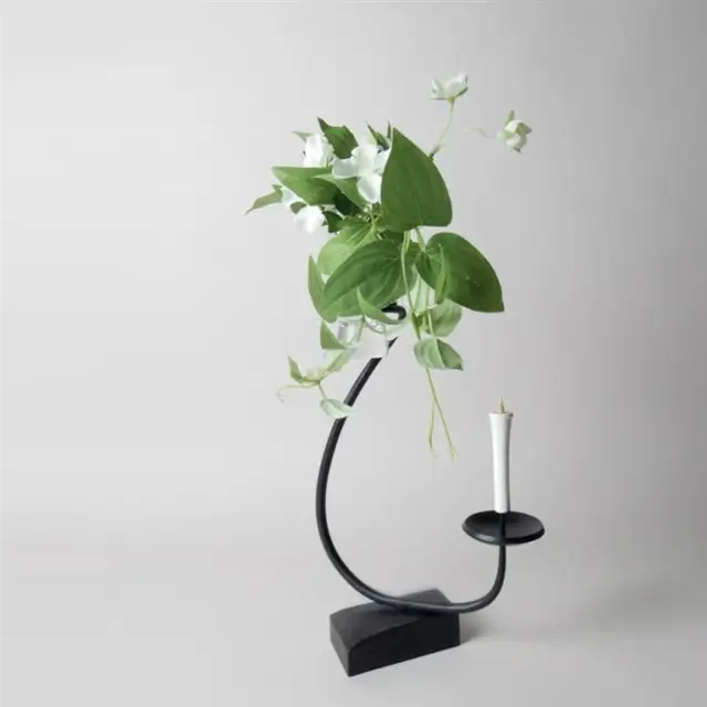 【テレビ紹介・受賞歴あり】 花あかり 【燭台 花器 灯り インテリア 雑貨 日用品 シンプル 繊細 曲線 グラス付き おしゃれ 受注生産 蝋燭 ロウソク ギフト 贈り物 プレゼント 受賞 メディア テレビ TV 紹介 話題 省スペース 島根県 安来市】【80-KH-09】