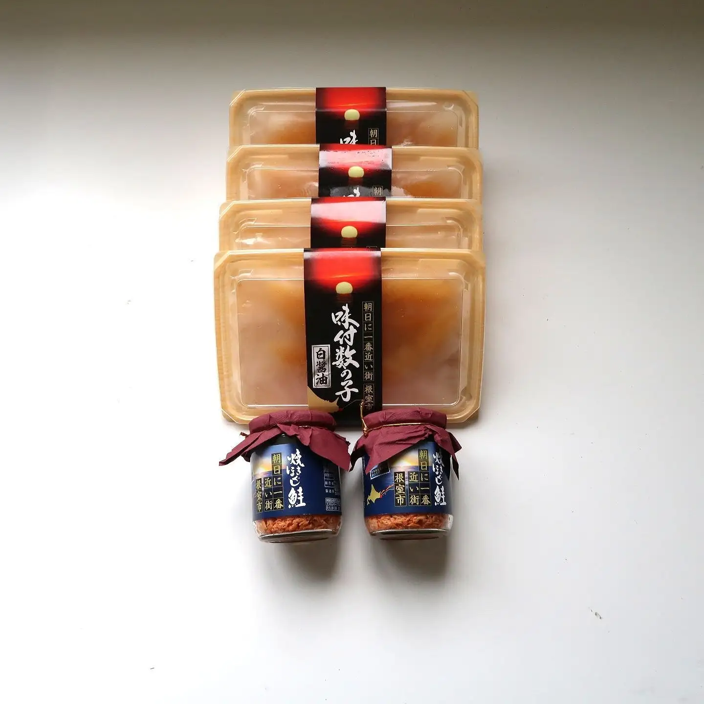 焼きほぐし鮭(鮭フレーク)100g×2本、味付け数の子白醤油110g×4Pセット A-46011