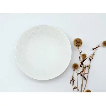 有田焼 白一珍間取り花唐草紋浅鉢 【深海三龍堂】 食器 中鉢 白磁 白い器 白い食器 器 陶磁器 シンプル おしゃれ いっちん 職人技 ay100
