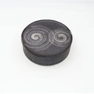 有田焼 銀刷毛 18cm 陶箱【深海三龍堂】 陶箱 和食 洋食 エスニック イタリアン 深鉢 プレート 丸皿 黒い器 おしゃれ 和モダン 蓋付 インテリア 陶悦窯 ay106