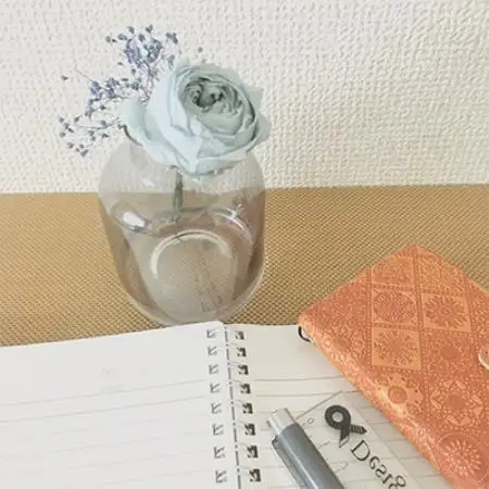 プリザーブドフラワー癒しと集中力が高まる青バラの一輪挿し【1393056】