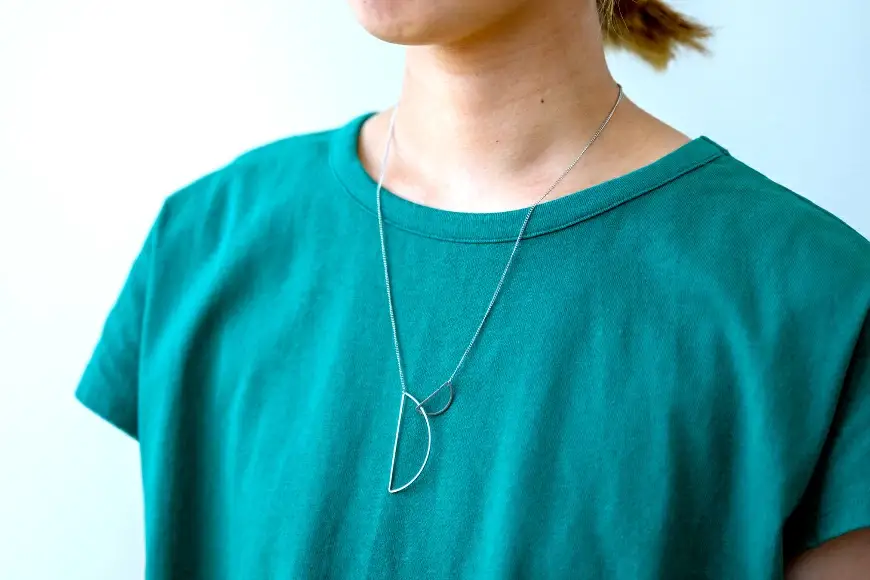 アクセサリー Linked accessories 半円L ネックレス 1本 サージカルステンレス かぶれない 金属アレルギー対応 / 富山プレート / 富山県 上市町 [32280090]