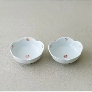 有田焼 花割小梅文様小鉢 2個組【肥前赤絵窯元 鷹巣】有田焼 食器 器 うつわ 和食器 手描き 赤絵 菓子皿 小鉢 ギフト プレゼント bm016