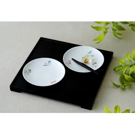 有田焼 鶴松竹梅丸小皿 2枚組【肥前赤絵窯元 鷹巣】食器 器 うつわ 和食器 手描き 赤絵 菓子皿 bm017