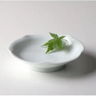 有田焼 白磁輪花豆皿ペア【佳秀窯 西山正作】食器 器 うつわ 伝統工芸 ろくろ 豆皿 お花 bs024
