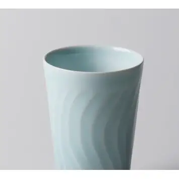 有田焼 青磁波彫フリーカップ【佳秀窯 西山正作 】食器 器 うつわ 伝統工芸 カップ ろくろ bs027
