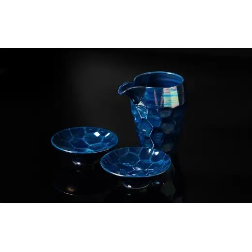＜NYが認めた逸品＞  有田焼 麟 Lin NY 酒器 3点セット (Blue) 【金照堂】 酒器 セット 盃 ぐい呑み 片口 徳利 bj075