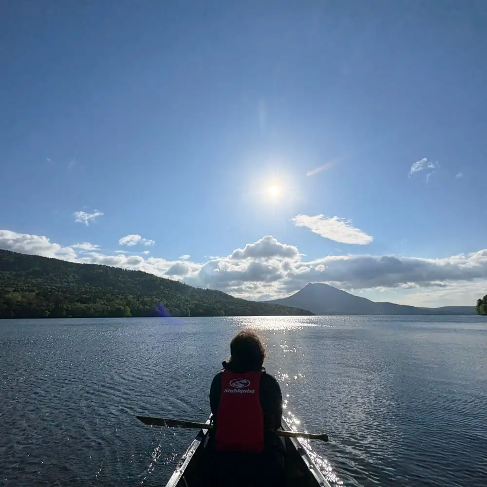 貸し切りツアー 大人1名様分 カナディアンカヌーで行く阿寒湖早朝散歩 体験 観光 国内旅行 旅行 カヌー 国立公園阿寒湖 お出かけ ツアー 貸切 早朝 阿寒湖 国立公園 予約 【 開催期間2026年10月31日迄 】