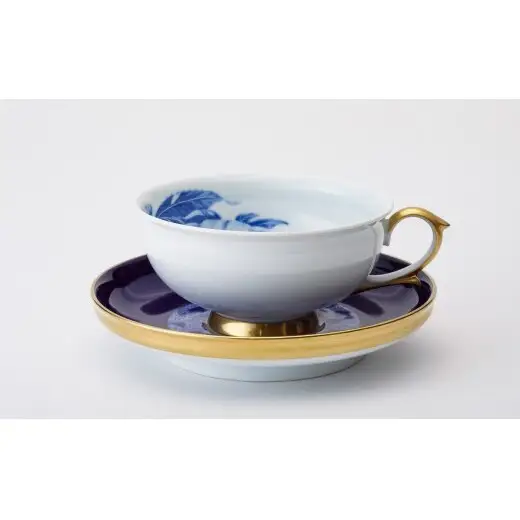 有田焼 オリエンタルブルー ペア紅茶碗皿【深川製磁】食器 器 うつわ 伝統工芸 染付 金 瑠璃 モダン クリスマスローズ 上品 おしゃれ ティータイム セット aa054