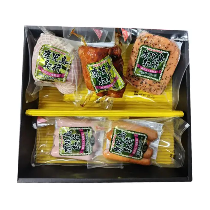 【お歳暮】鹿児島紀行ギフト ≪H-510NR≫特選ホワイトももハム 200ｇ 焼豚 180ｇ ペッパーローフ 140ｇ 特選ホワイトウインナー 80ｇ 特選荒びきウインナー 80ｇ 5種 詰合せ セット！【01-009-22-R8OS】