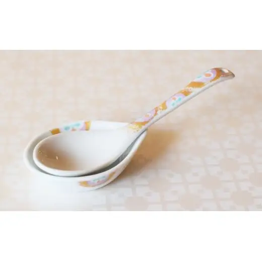 有田焼 花小紋の磁器製 スプーン スプーン置き セット【徳永陶磁器】磁器製 スプーン 味見皿 口当たり 花小紋 こだわり 曲線美 レンゲ cp051
