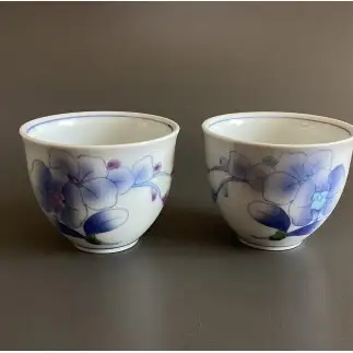 有田焼 華山窯 胡蝶蘭いっぷく碗 2個 セット ピンク ブルー【東洋セラミックス】 食器 器 うつわ 湯のみ ゆのみ お茶 茶器 花柄 幸せ ラン 胡蝶蘭 au045