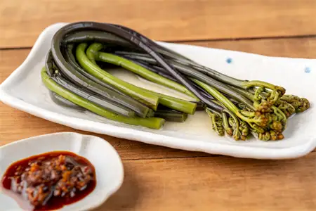 【定期3ヶ月】西わらびの根昆布だし醤油漬け３パック