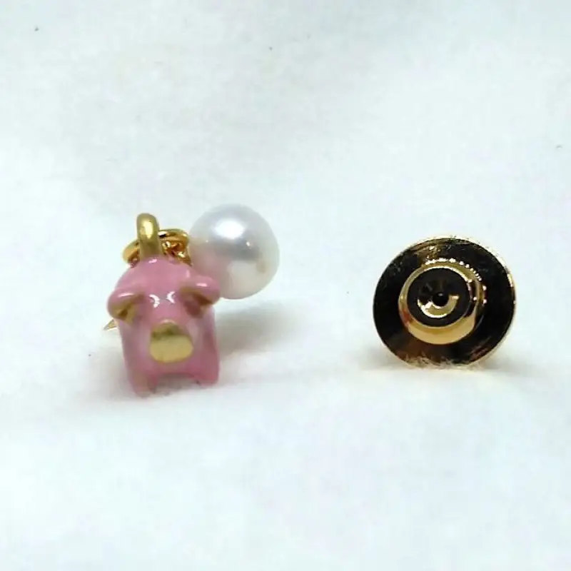 【ぶたに真珠】 真珠 約7.0mm ピンブローチ ぶた ピンク ピンク色 淡水本真珠 ボタン形 パール 7ミリ パールアクセサリー アクセサリー ブローチ ファッション カジュアル メンズ レディース オシャレ 豚 モチーフ ユーモア ユニーク ことわざ プレゼント お取り寄せ 伊勢志摩 ツジモト真珠 三重 伊勢 （2233）