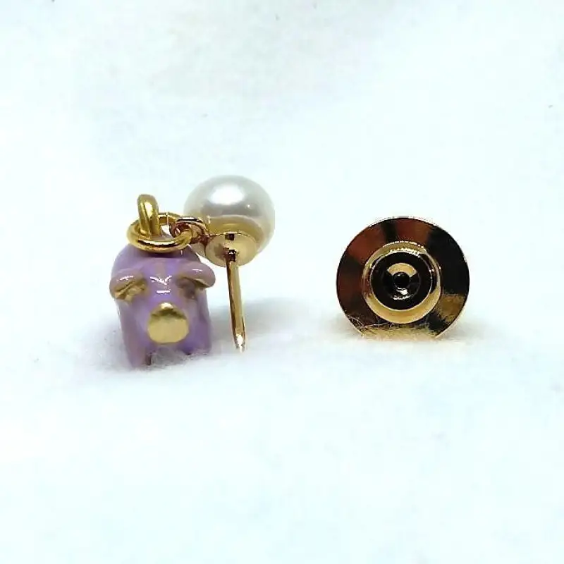 【ぶたに真珠】 真珠 約7.0mm ピンブローチ ぶた 紫 淡水本真珠 ボタン形 パール 7ミリ パールアクセサリー アクセサリー ブローチ ファッション カジュアル メンズ レディース オシャレ 豚 モチーフ ユーモア ユニーク ことわざ プレゼント お取り寄せ 伊勢志摩 ツジモト真珠 三重 伊勢 （2235）