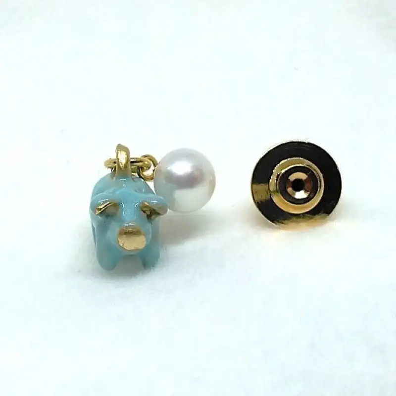 【ぶたに真珠】 真珠 約7.0mm ピンブローチ ぶた 水色 淡水本真珠 ボタン形 パール 7ミリ パールアクセサリー アクセサリー ブローチ ファッション カジュアル メンズ レディース オシャレ 豚 モチーフ ユーモア ユニーク ことわざ プレゼント お取り寄せ 伊勢志摩 ツジモト真珠 三重 伊勢 （2236）