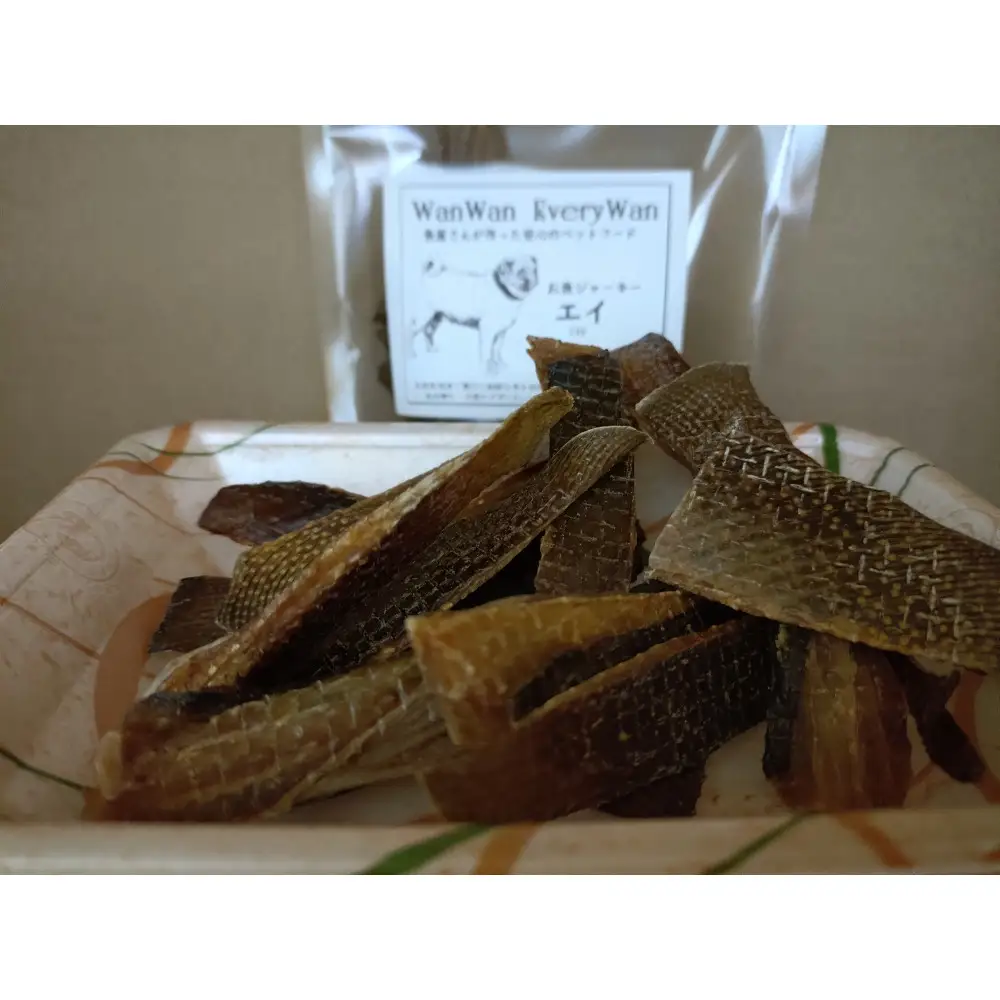 魚屋さんが新鮮なお魚で作った犬のおやつ(地魚セット) ・エイジャーキー：1袋 (50g) ・ボラジャーキー：1袋 (50g) ・シイラジャーキー：1袋 (50g)【鳥取県境港市】