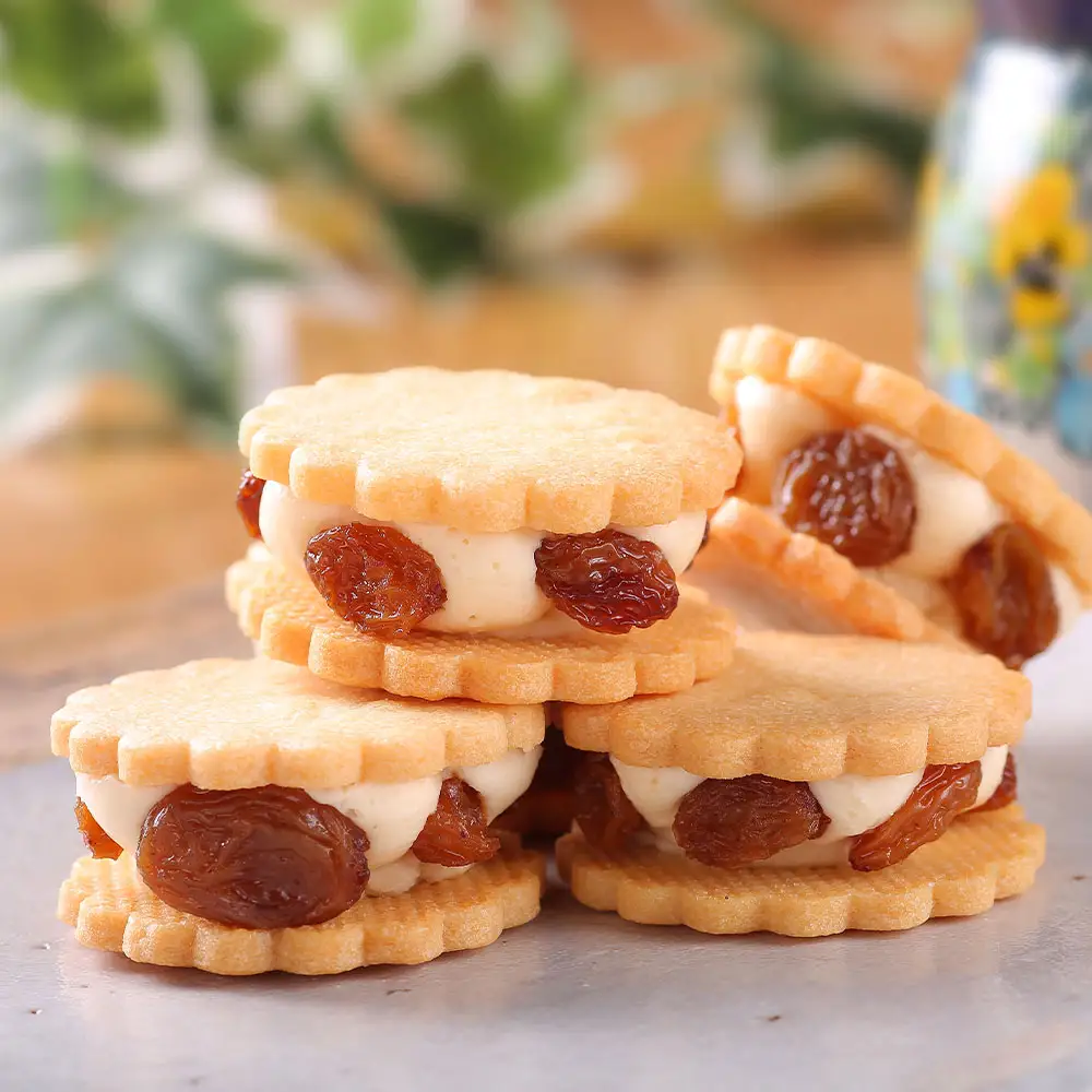 えむ's レーズンバターサンド 4個入 お菓子 スイーツ 洋菓子 焼き菓子 クッキー レーズン レーズンサンド 冷蔵