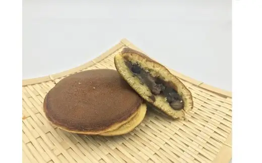 B4502大粒の黒豆を使用した逸品！丹波産黒豆どら焼き15個詰合せ