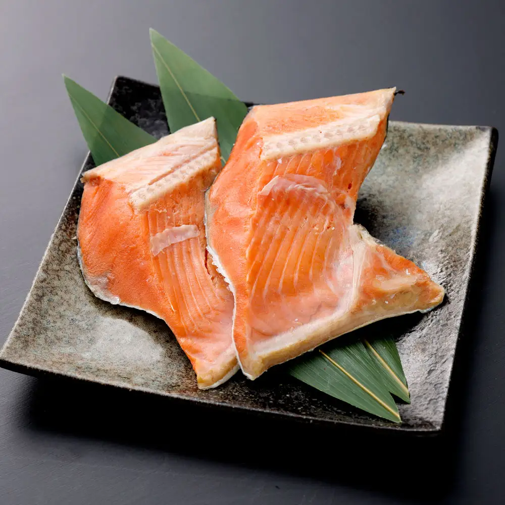 【 7日程度で発送 】 塩紅鮭 カマ 計1.6kg （ 800g × 2パック ） 鮭 魚介類 魚 海鮮 ご飯のお供 おかず おつまみ 晩酌 酒の肴 小分け パック 便利 冷凍