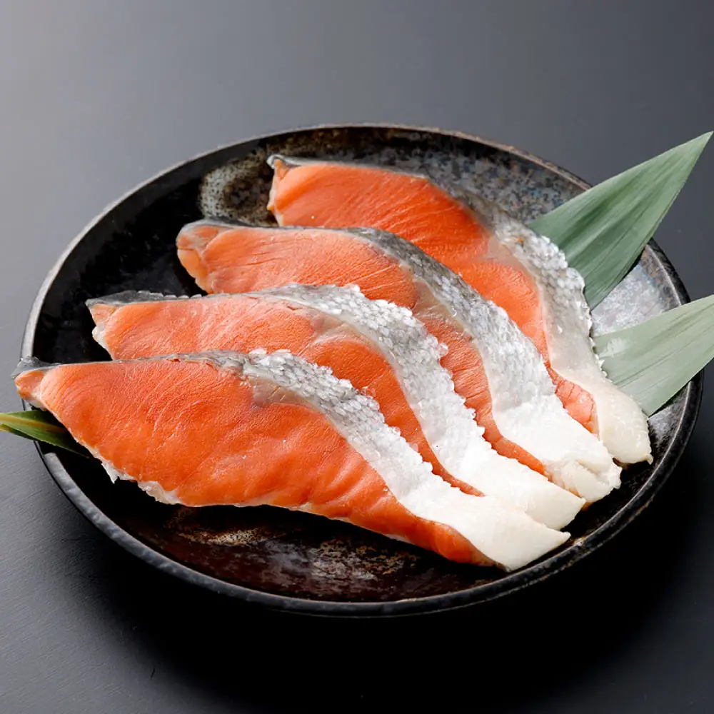 【 7日程度で発送 】 天然紅鮭切身 200g × 4パック （ 計800g / 16切 ） 鮭 魚介類 魚 海鮮 赤身 ご飯のお供 おかず おつまみ 晩酌 酒の肴 お茶漬け 朝食 お弁当 夕食 使い切り パック 冷凍