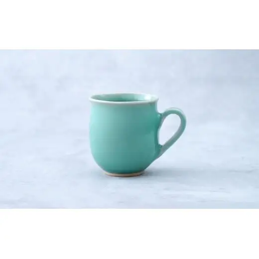 有田焼 青磁 翡翠マグカップ 2個セット 【茂正工房 梶原大敬】うつわ 器 和食器 磁器 陶器 マグカップ コーヒー 青磁 ギフト 新婚祝い 作家もの 手作り ak061