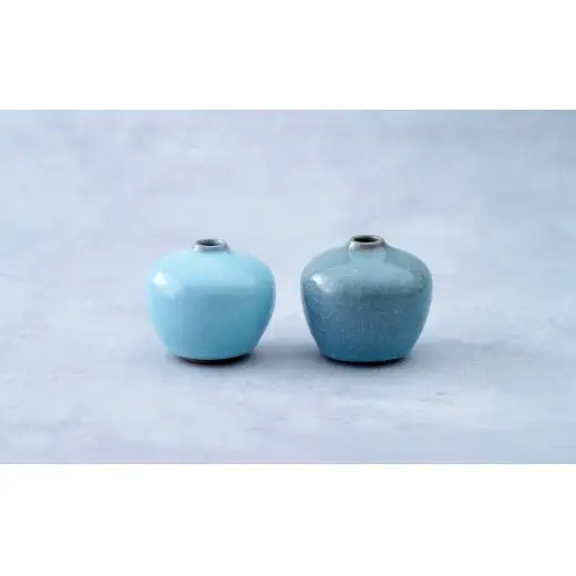 有田焼 青磁 貫入・月白一輪挿し 2色セット 【茂正工房 梶原大敬】うつわ 器 和食器 磁器 陶器 一輪挿し 花瓶 花入れ 青磁 作家もの 手作り ギフト インテリア ak063