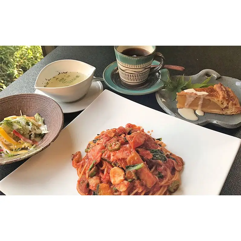お食事券 林檎と葡萄の樹とりんご庵共通の「お食事券」6000円分（3000円×2枚）券 チケット 飲食 スイーツ パスタ ピザ