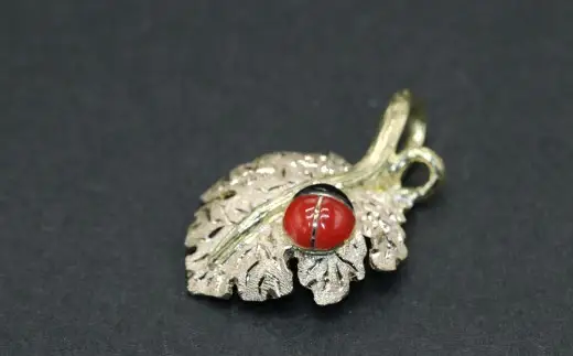 てんとう虫（オニキス  サンゴペンダント）※チェーンなし　K18/K18WG ダイヤ ダイヤモンド