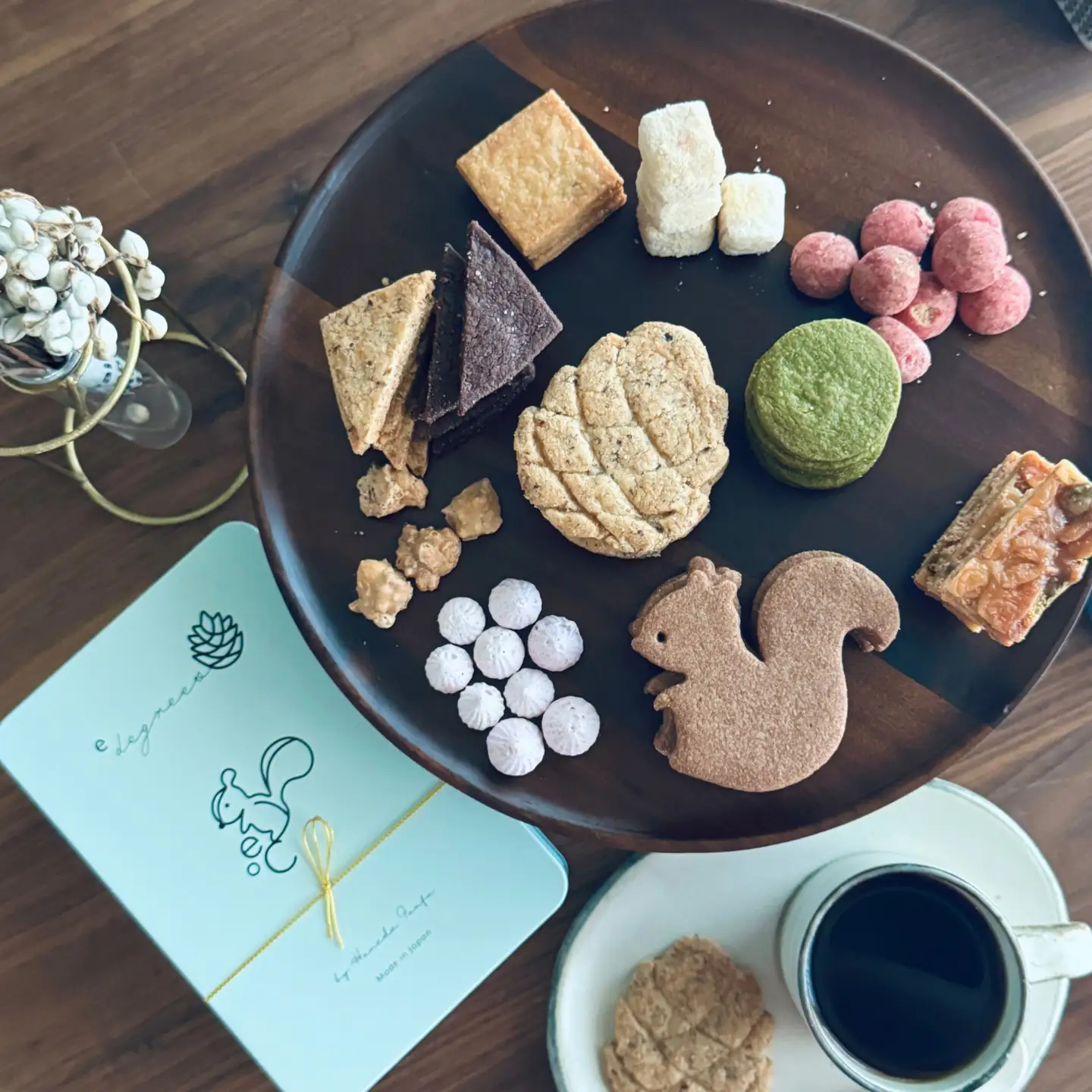 リスと戯れる森のクッキー缶 [11種] スイーツ 洋菓子 焼き菓子 クッキー 焼き菓子詰合せ クッキー缶 お菓子 おやつ ギフト プレゼント 贈り物_0121-001-se8