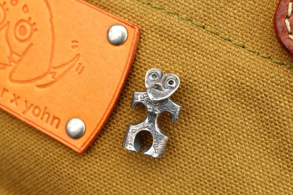 【縄文アクセサリーDo_goods】 SILVER925 豆ハート形土偶のピンズ　700-109  [5839-2360]