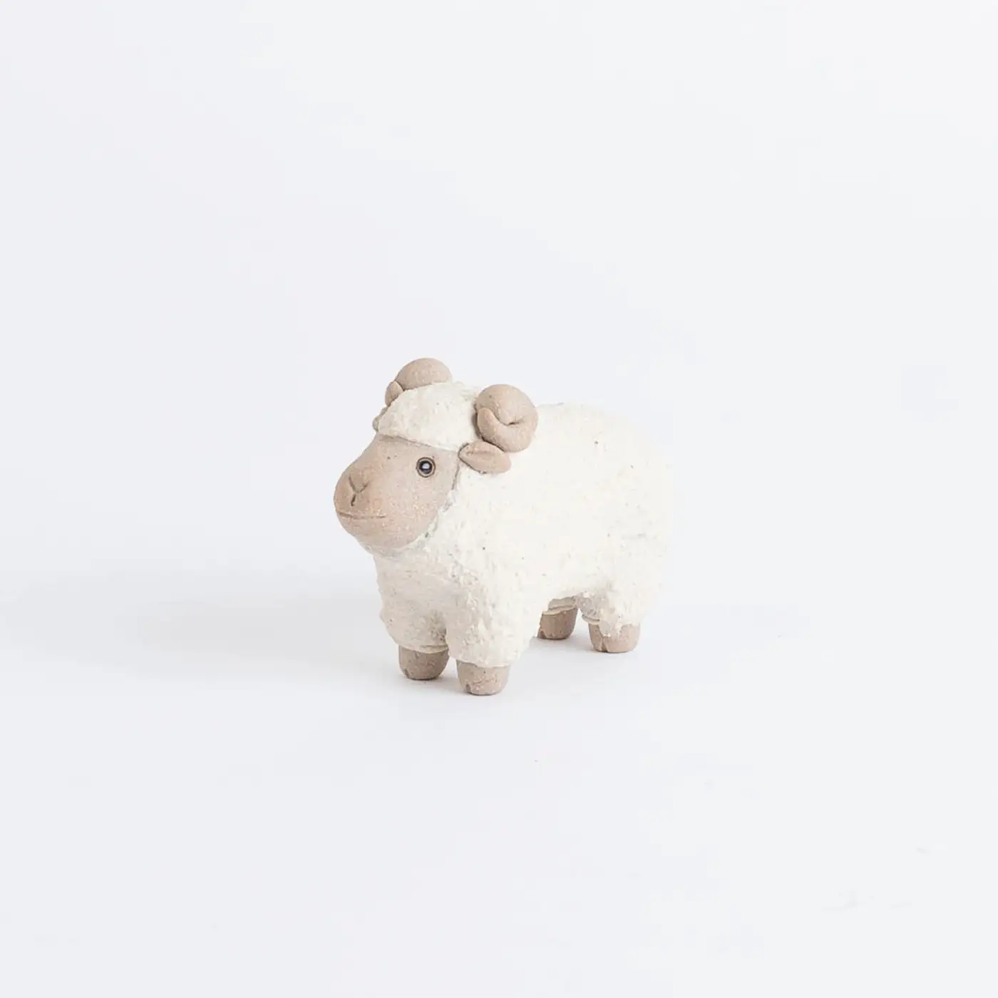 【信楽焼・明山】干支置物「仔ひつじ(大)」単品　eto27-05　※2026年11月～発送