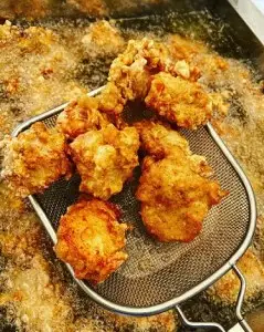 宗田節入りからあげ（冷凍950g）×３パック 鶏むね肉 唐揚げ 揚げるだけ 簡単 おつまみ ビール お弁当 惣菜 おかず 冷凍食品 時短 おいしい 国産 【R01663】