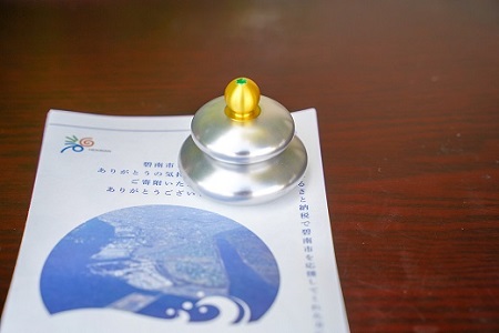 ＫＩＨＯの文鎮（ペーパーウエイト） 鏡【ＭＯＣＨＩ】 と 三方風収納台箱のセット H084-038