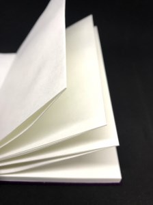 久留米絣 御朱印帳 紫小白玉_久留米絣 御朱印帳 紫小白玉 蛇腹式 大判 ジャバラ 22ページ 神社 可愛らしい 水玉模様 寺院タイプ お寺 参拝 伝統工芸 御朱印めぐり 神社 仏閣 巡り 和紙 綿 ラベルシール付 厚い しっかり 久留米市 送料無料 〔Jk038〕